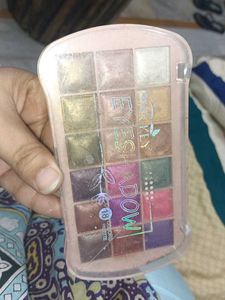 Eyeshadow Palette - 18 Colors!