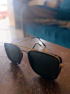 Royal Edge Black-Gold Retro Sunglasses – Stylish &amp;