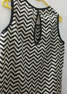 Zigzag Print Top 🤍