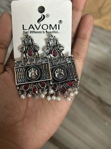 Lavomi Dangle Earrings