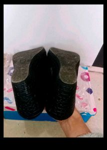 Black Wedges