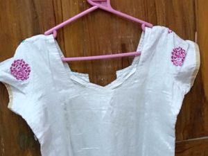 Gently Used White With Floral Embroidery Kurti