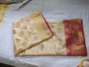 Cream Bararasi Saree With Dark Pink Border & Pallu