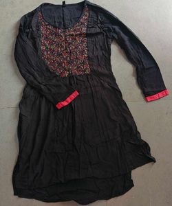 Embroidered Black Tunic 🖤