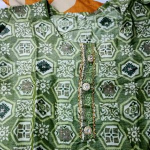 Elegant green printed kurta set