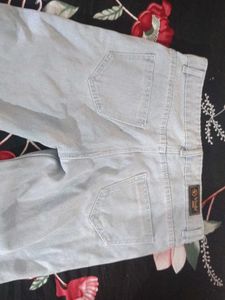 A Demin Knee Cut Pant