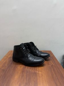 Black Leather Boots Roadster
