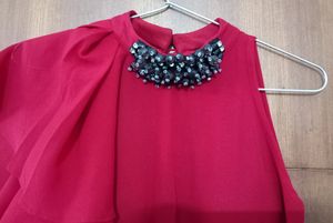 💃Stylish Maroon One-shouldered Gown With Beadwork On The Neck