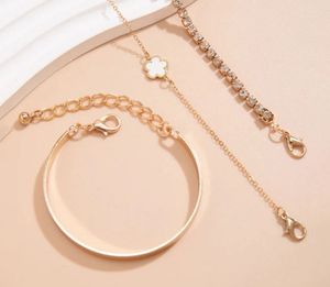 Set Of 3 White Clover Bracelet🎀🎀
