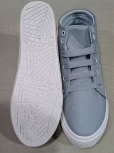 🆕 Fancy Female Shoe Size 5 👟