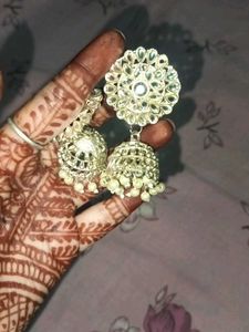 I Am Selling A Pearl Jhumka