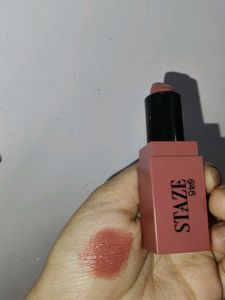 Set Of 2 Lipsticks With Lipbalm Free 🆓