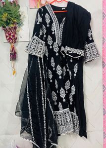 Elegant Embroidered Kurta Set