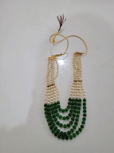 Astonishing Green And White Pearl Necklace