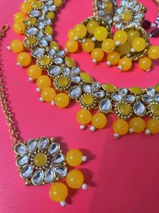 Yellow Kundan Jewelry Set