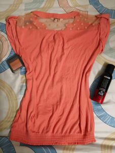 Cute Loose Very Soft Top With Laced Shoulder