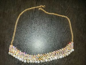 Yellowish-golden necklace and earrings set