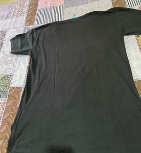 🖤Stylish Pre-Loved T-Shirt – Great Condition! 🖤