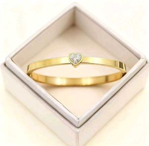 Minimal heart stone bracelet anti tarnish