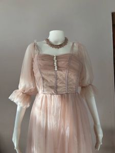 Lace embellish pink gown
