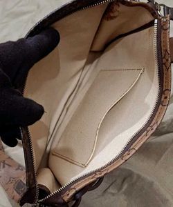 Louis Vuitton (Non Authentic)