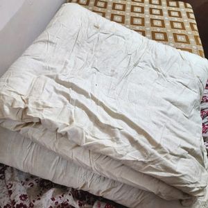 Single Heavy White Quilt With Cover