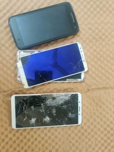 3 Broken Smartphones - For Parts