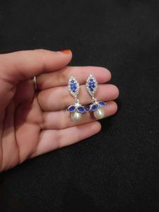 2 Pair Earrings
