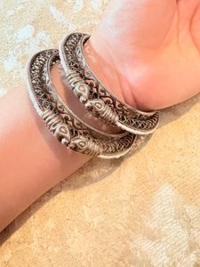 Silver Tone Bangle Set