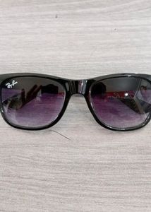 Ray-Ban Glossy Rim Sunglasses 🕶️🕶️🕶️🕶️it's New With Tag But Not Tag Here