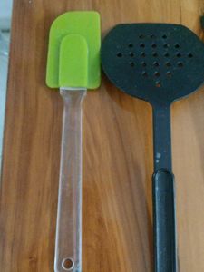 4 Multipurpose Silicon Lids, 3 Cradle, 1 Spatula