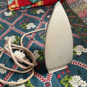 Perfectly good condition bajaj iron🧚🏻‍♂️🧚🏻‍♂️