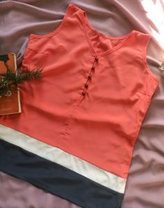 Coral Sleeveless Top 🍁