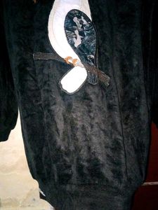 Stylish Black Sweatshirt