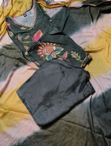 Elegant Crepe Floral Kurta Set