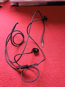 Black Wired Earbuds