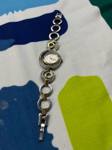 Elegant Gold Louger Watch