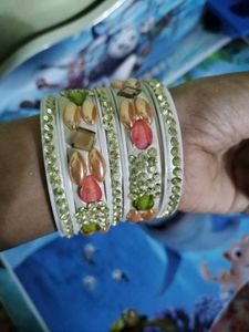 White &amp; Stone Bangles (Set of 4)