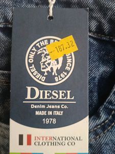 Wide Legged Jeans