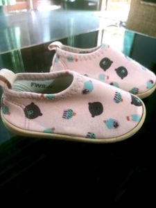 Girls size 5 shoes