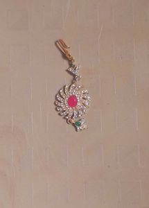 Manga Tikka With Saree Pins