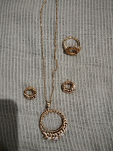 Beautiful Pendant Set