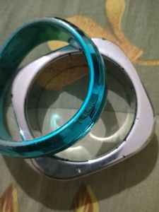2 Bracelets
