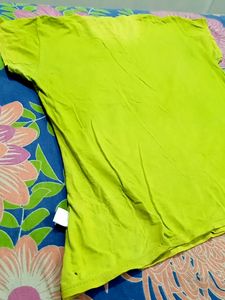Parrot Green Used T-shirt For Girls