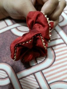 Golden Scrunchie, Maroon Scrunchie