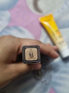 Hilary Rhoda Concealer And Jovees Sunscreen