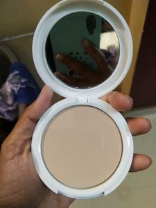 Myglamm LIT Radiant matte Compact