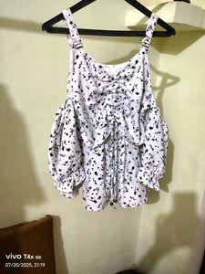 Black &amp; White Floral Print Top