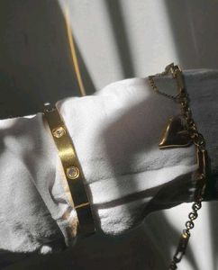 golden heart link charm bracelet anti tarnish
