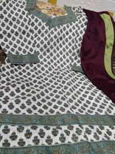 Very Low Price Trendy Desinger Kurti With Jegging✨